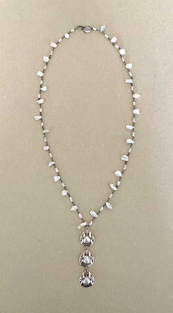 Stonned White Pearl String with pendant