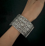Floral Carved Broad cuff