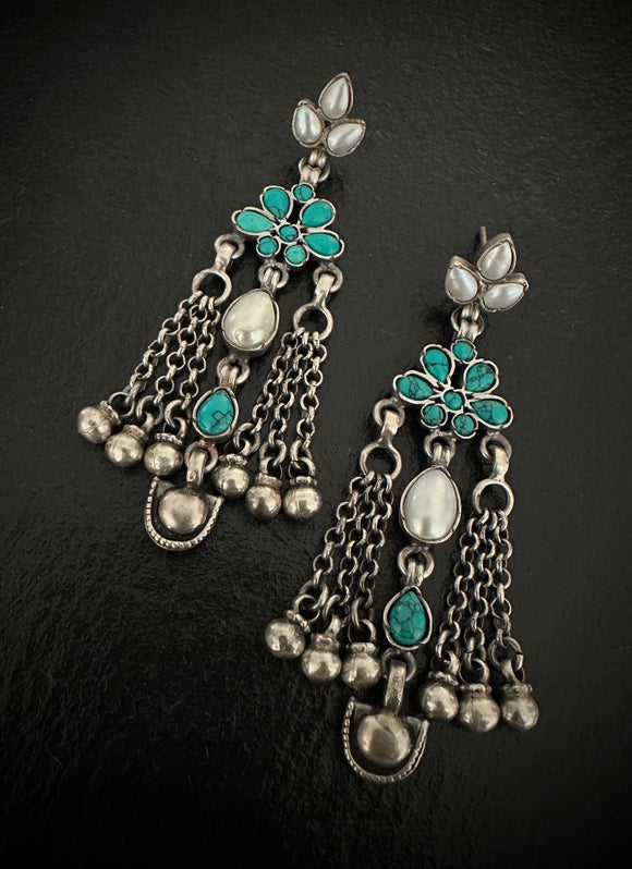 Trendy turquoise Floral Pearl Drops