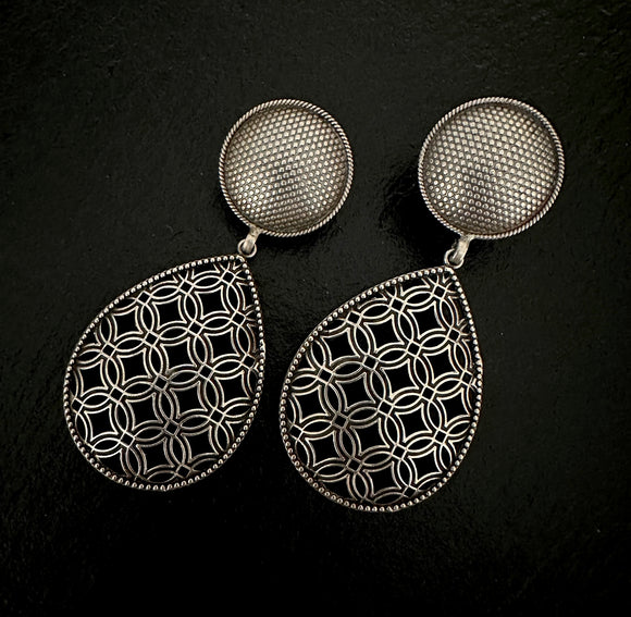 Tribal Dotted Mesh Drops