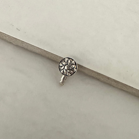 Silver flower carved  nosepin