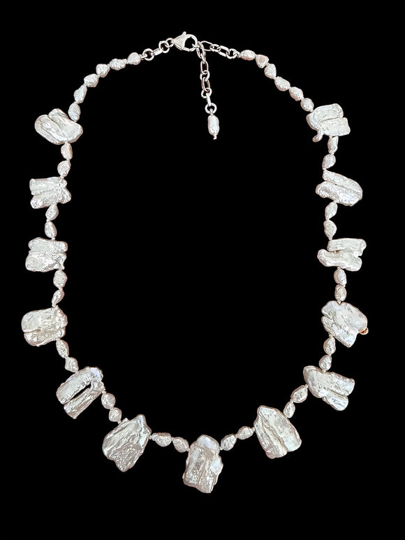 Stonned Stylised Pearl Necklace