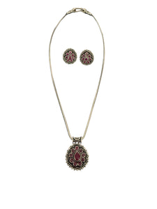 Stonned Garnet Necklace With Earrings