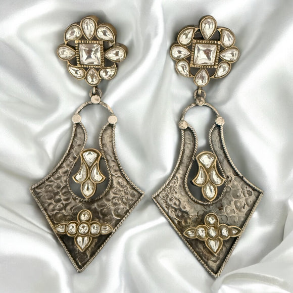 Two Tone Shaped Kundan Long Earring