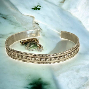 Carved Men’s Slim Dotted Cuff