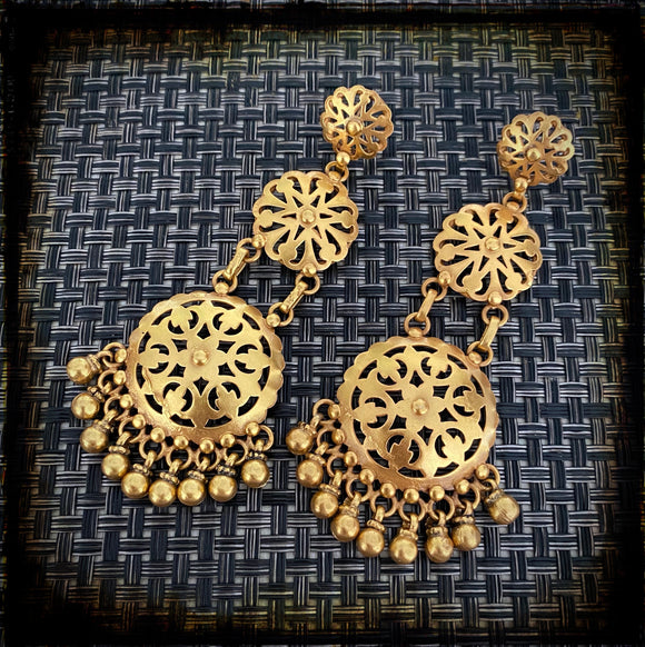 Opulent gold jaal tri rounds