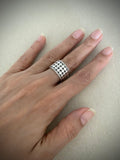 Band dotted ring