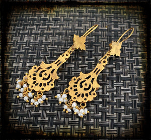 Opulent gold jaal with pearls drop