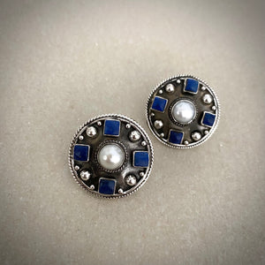 Pristine blue geometric round studs