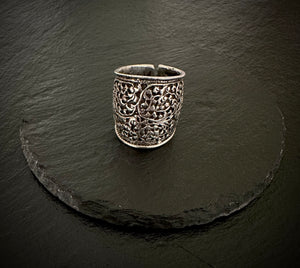 Band  carved leafy ring