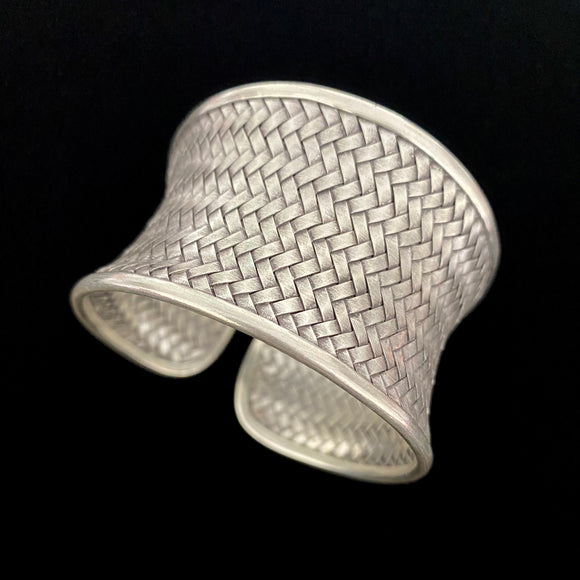 Carved  Mesh Broad Silver  Cuff