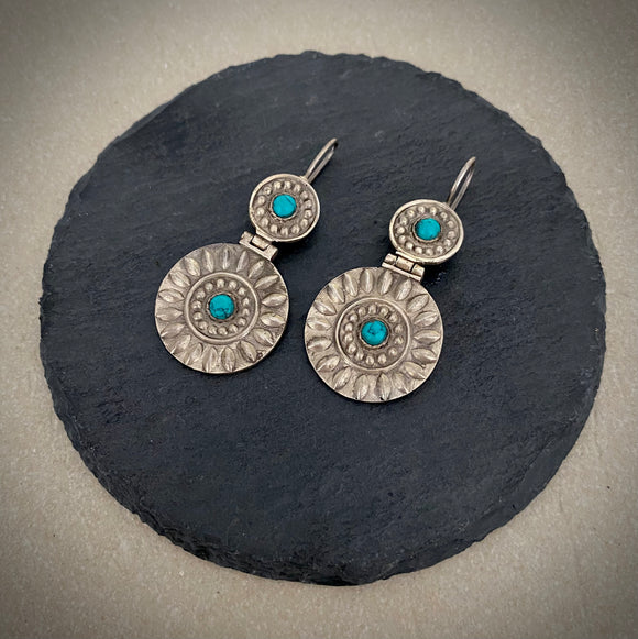 Trendy turquoise round floral drops