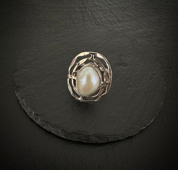 Flower Pearl Oval Mesh Ring