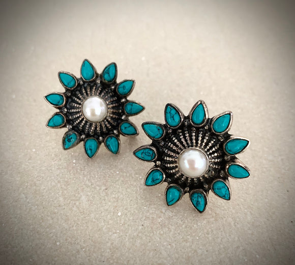 Trendy turquoise round drops with pearl
